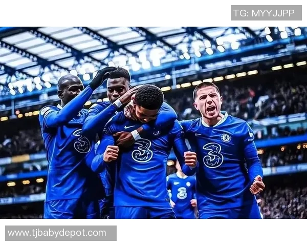 友谊赛精彩对决本菲卡与巴黎圣日耳曼战成平局引发全场热烈反响