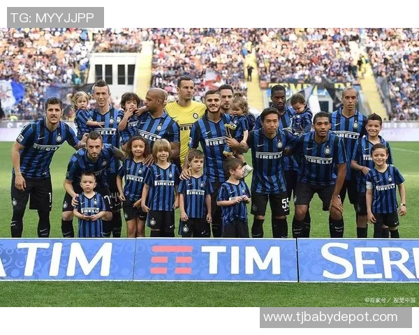 欧冠激战：里昂大胜那不勒斯乌龙球引发争议与全场沸腾