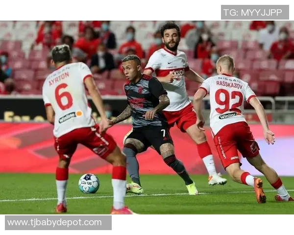 意甲惊现冷门切尔西大胜本菲卡争议判罚引发全场热议